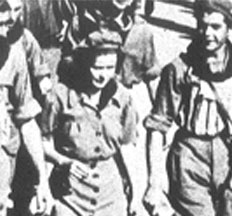 Ravenna, aprile 1945. La 28ma Garibaldi parte per il fronte; le donne vengono inquadrate in Distaccamenti Femminili.